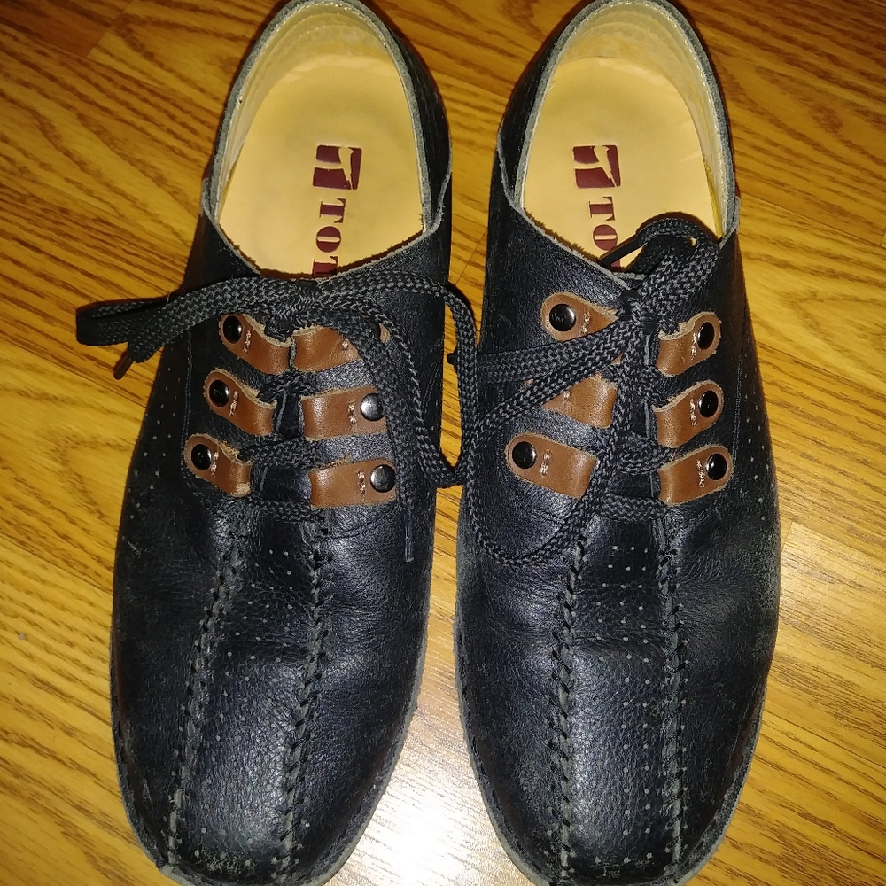 TOTO Black Leather Shoes